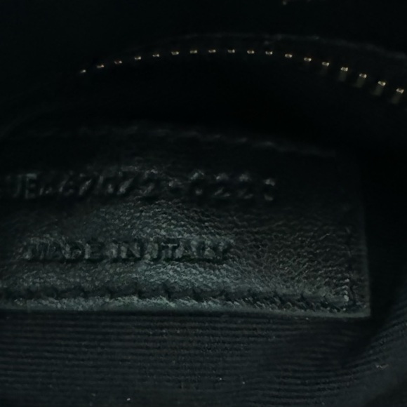 SOLD!! YSL Saint Laurent TOY LOULOU BAG LEATHER with gold hardware. - Picture 4 of 7